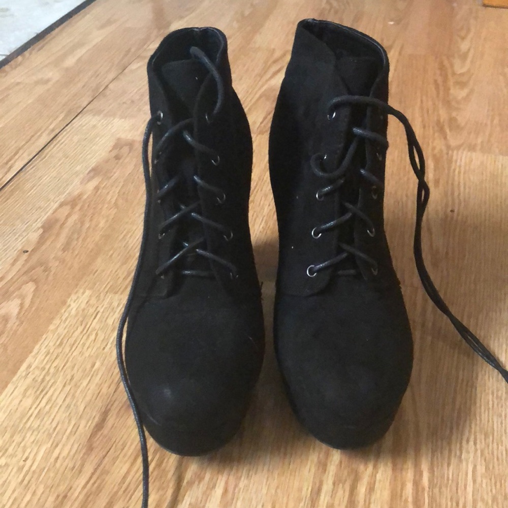 High heel boots